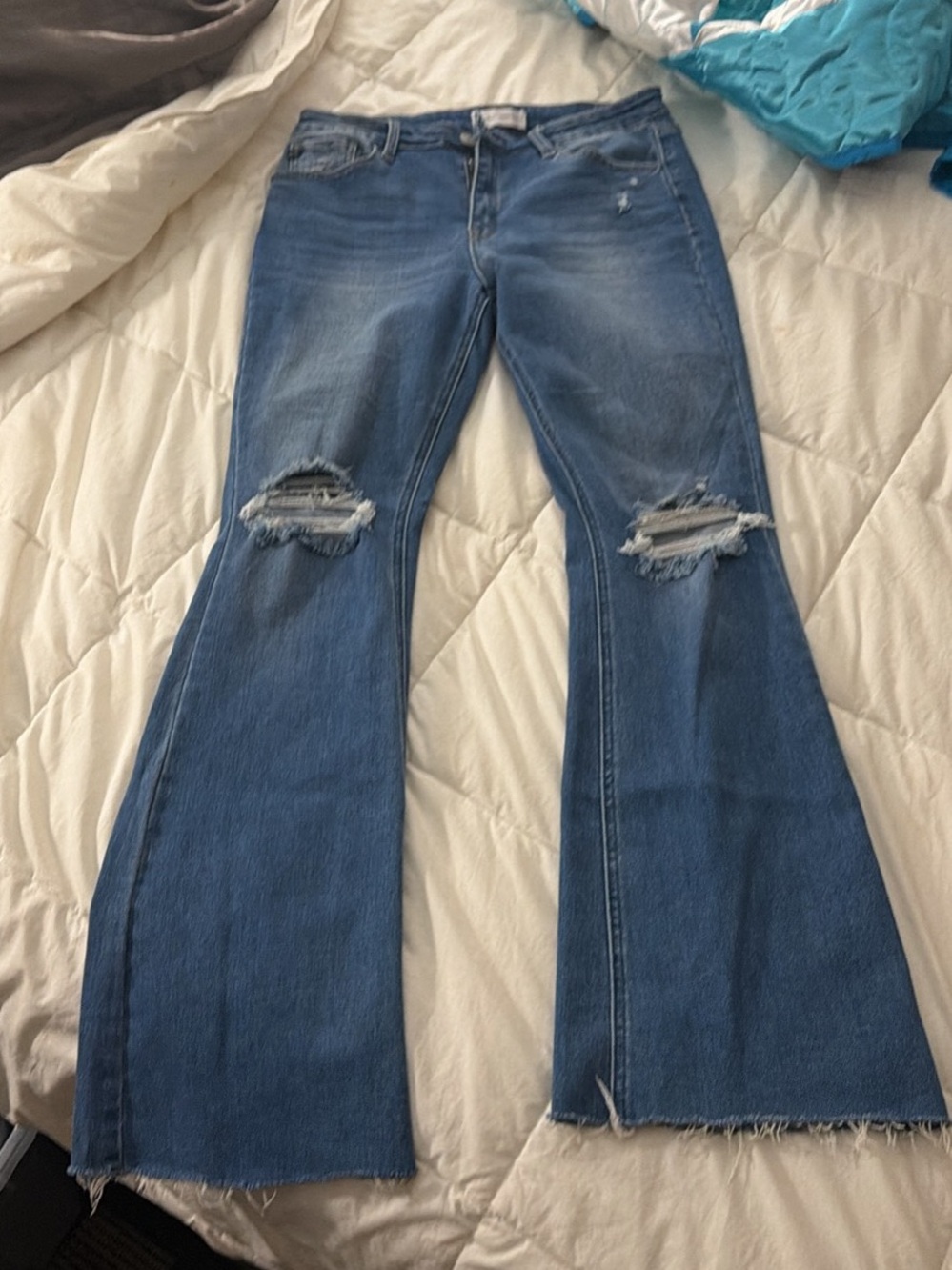 KanCan Eva 11/29 Essentials High Rise Bootcut. 💙